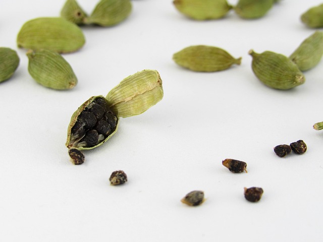 CARDAMOM SEEDS