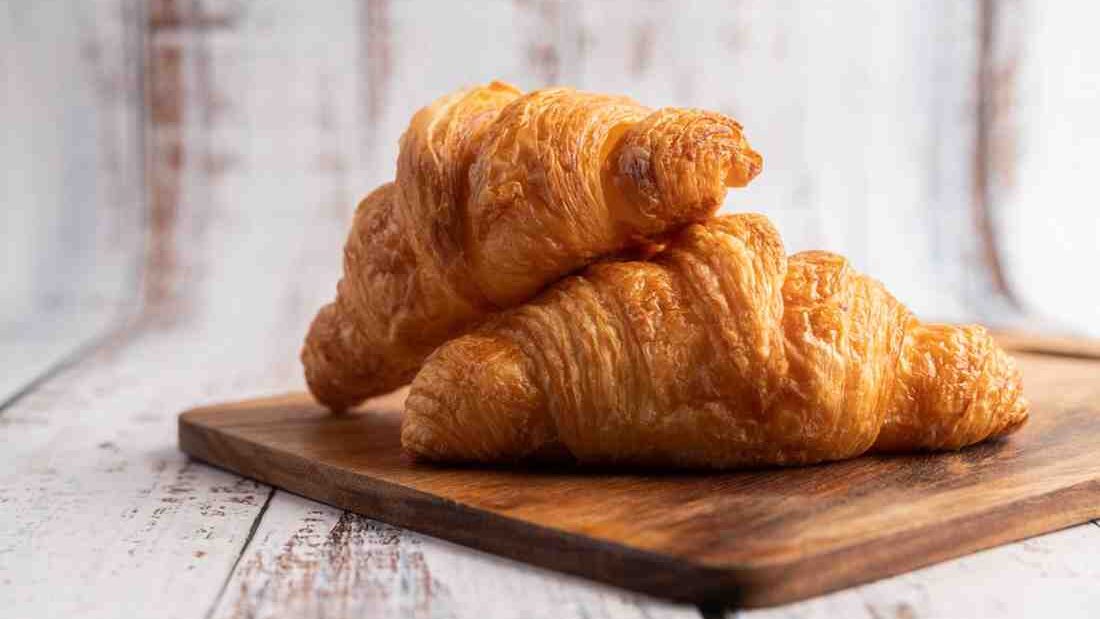 FRENCH CROISSANT AMDE WITH PUFF PASTRY