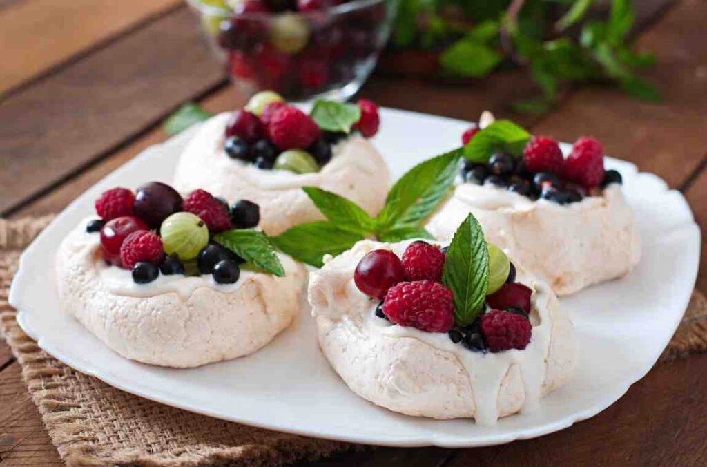 PAVLOVA CAKE