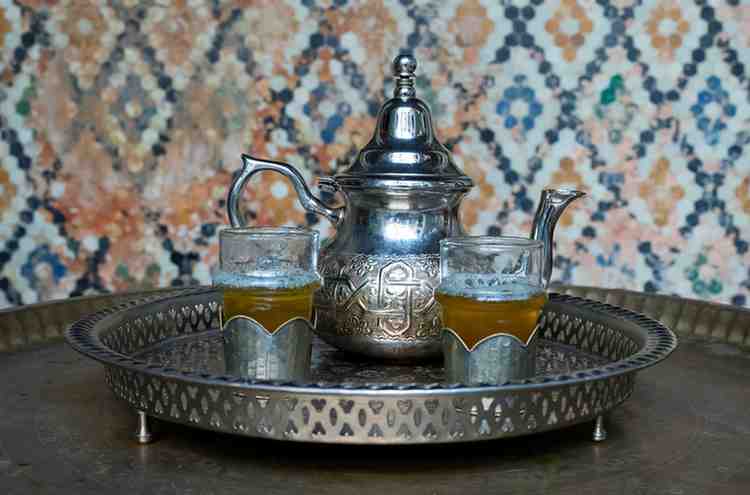 MOROCCAN TEAPOT ASHTRAY AND GLASSES